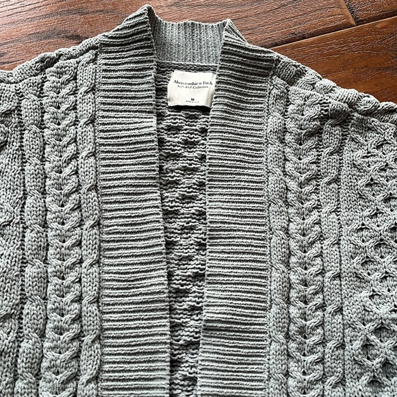 Abercrombie & Fitch Sweater - Size Medium - Picture 7 of 10